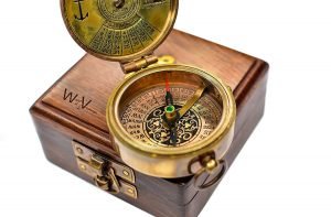 Vintage Thoreau Go Confidently Quote Antique Brass Compass 2" with Shesham Wooden Box (Multicolour) - Image 4