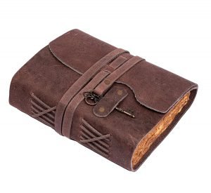 Handmade Vintage Leather Diary - 20 x 15 cm (A5) - 200 Vintage Handmade Pages - Antique Key Closure - Blackberry Color - Image 4